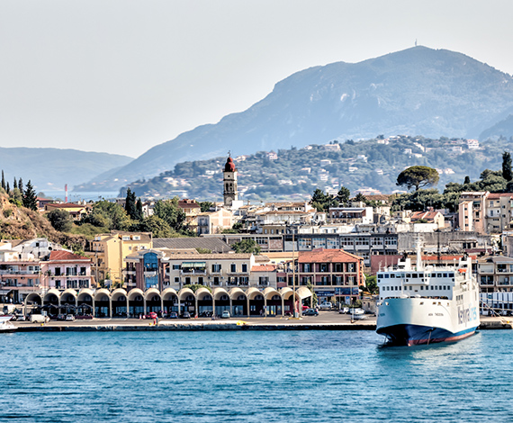 traghetti per la Grecia che collegano Corfù