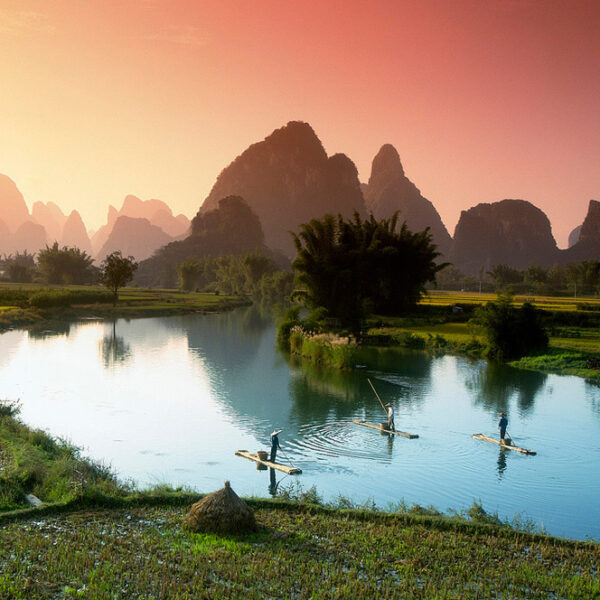 Pescare nella acque di Li river, Cina Pescare nella acque di Li river, Cina